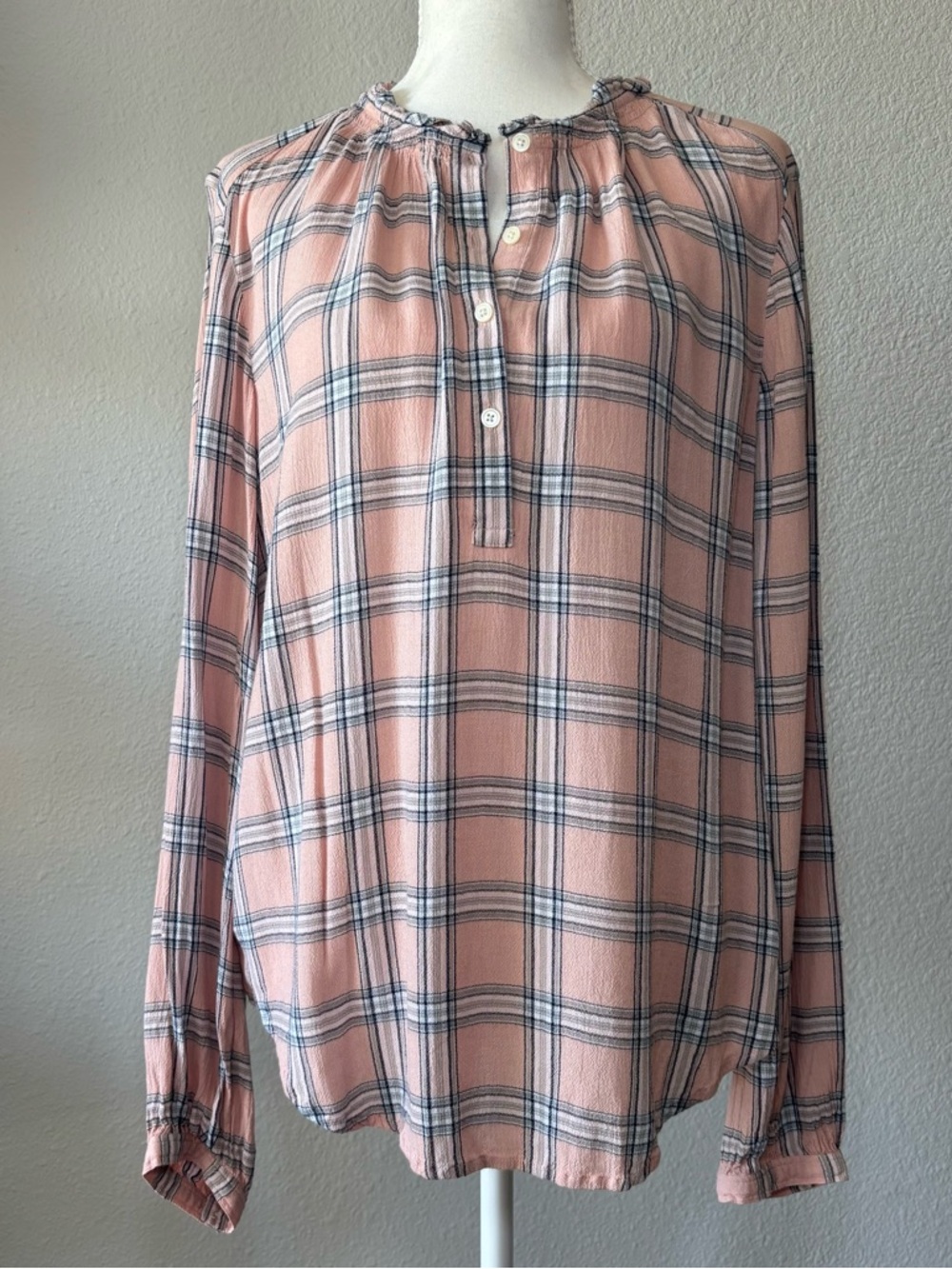 LOFT Women’s Long‎ Sleeve Plaid 5 Button Pullover Blouse Shirt Size Small